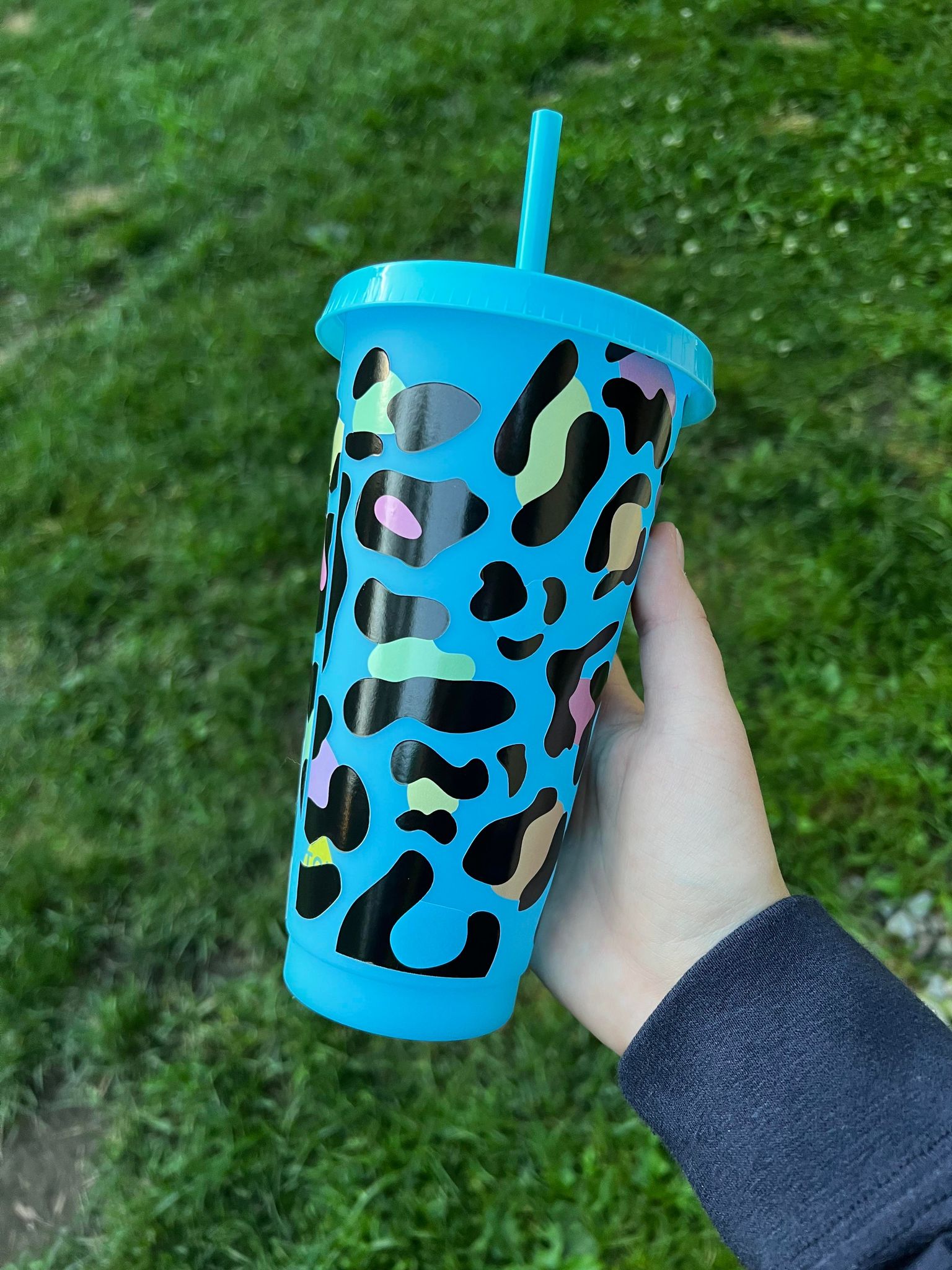 Blue Color Cheetah Color Tumbler