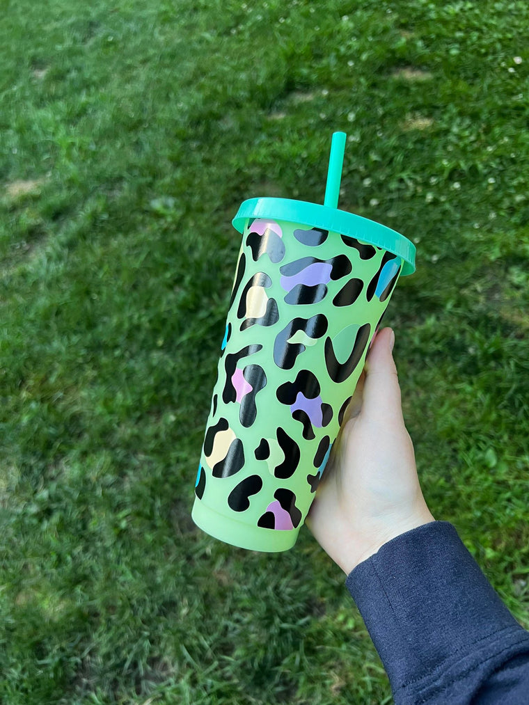 Green Color Cheetah Color Tumbler